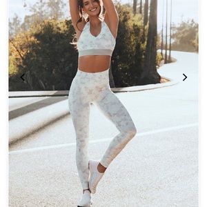 Fabletics Oasis Pocket Leggings